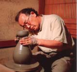 制作中の伊勢崎さん