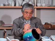 制作中の徳田八十吉