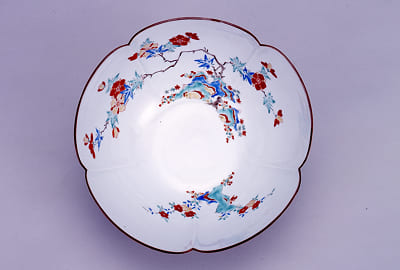 伊万里色絵花卉文輪花鉢
